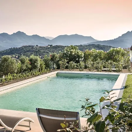 Luxury Villa Nature Βίλα *